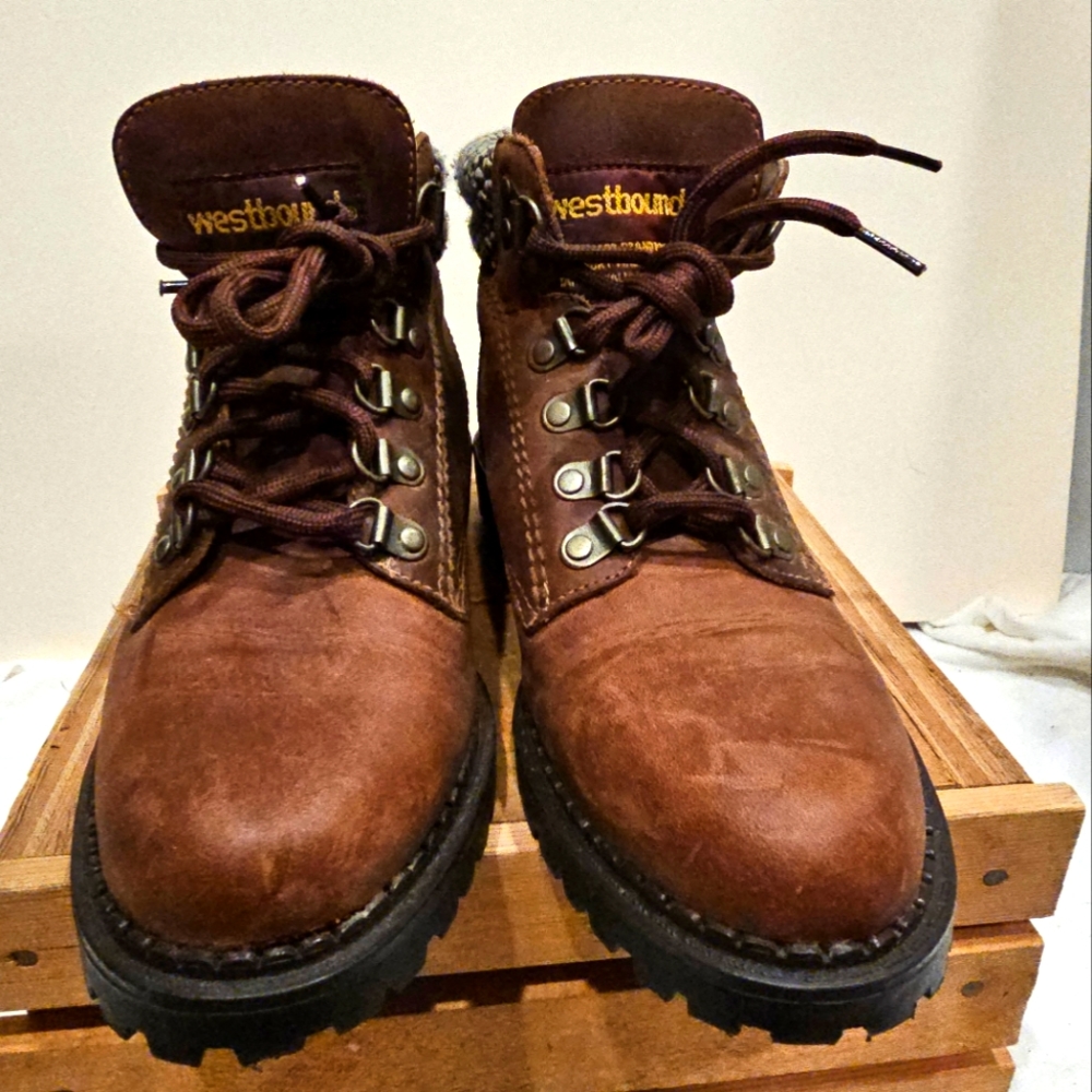 B Women’s Westbound Boot New without box Convenience Hiking suede weatherproof - Picture 1 of 12